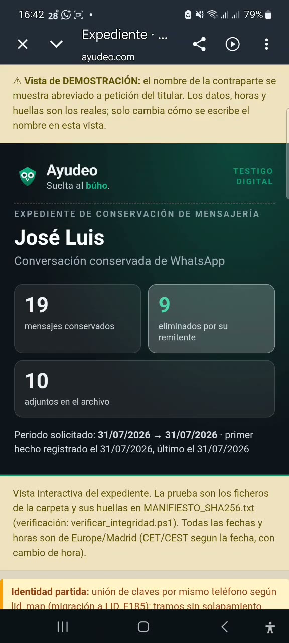 Pantalla de la demostración: la vista de consulta del expediente en el móvil, con la conversación de WhatsApp conservada y las cifras 19 mensajes conservados, 9 eliminados y 10 adjuntos.